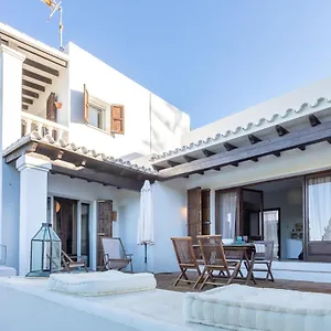 villa-en-ibiza-con-vistas-increibles-casa-es-figueral.balearic-islands.net/